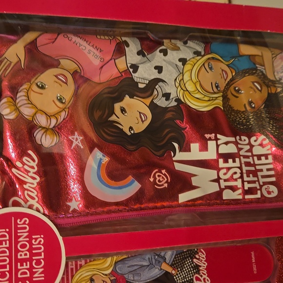 New in Box Barbie Make Up set - Picture 3 of 3